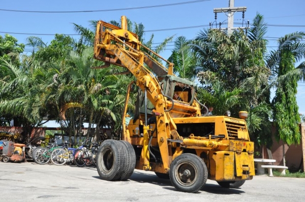 ขายรถตักTOYOTA SD25 สวยเดิมจากญี่ปุ่น2.5ตันครึ่ง งากระดก สูงปี๊ด ยังไม่เคยใช้ในไทย 189,000เท่านั้น