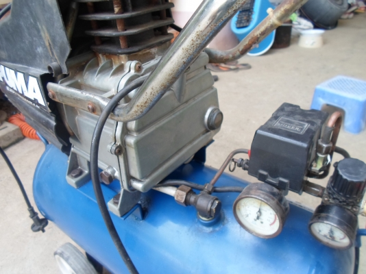 ปั๊มลมโรตารี พูมา สภาพสวย พร้อมใช้งาน ไฟ 220 V. มอเตอร์ 3 แรง ถังจุ 30 ลิตร 4,500