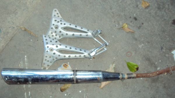 ขายท่อผ่า400และพักเท้า300ของเวฟ100ยูบ๊อก ขายท่อผ่า400และพักเท้า300ของเวฟ100ยูบ๊อก