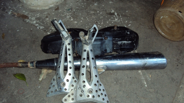 ขายท่อผ่า400และพักเท้า300ของเวฟ100ยูบ๊อก ขายท่อผ่า400และพักเท้า300ของเวฟ100ยูบ๊อก