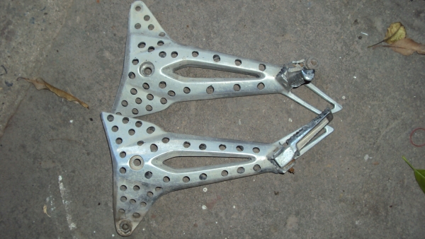 ขายท่อผ่า400และพักเท้า300ของเวฟ100ยูบ๊อก