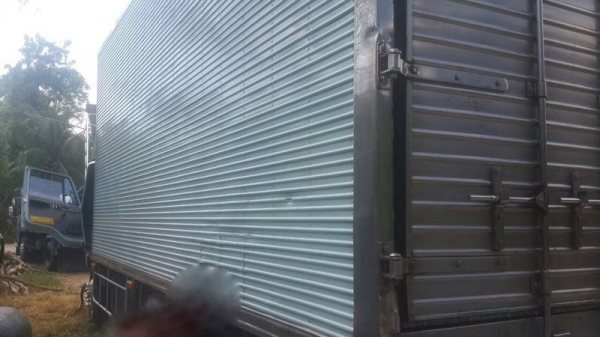 รถอีซูซุ 10 ล้อ ตู้เย็น FVM 195 แรงม้า. ปี 38 สนใจติดต่อ 081 - 6079515 รถอีซูซุ 10 ล้อ ตู้เย็น FVM 195 แรงม้า. ปี 38 สนใจติดต่อ 081 - 6079515