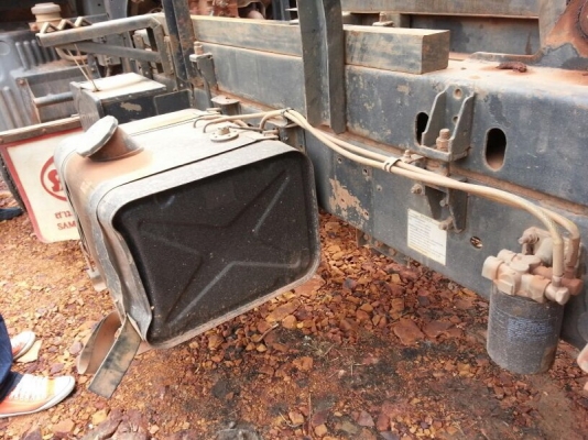 รถฮีโน่ 6 ล้อดั้ม 150 แรงม้า. ปี 50 สนใจติดต่อ 081 - 6079515 รถฮีโน่ 6 ล้อดั้ม 150 แรงม้า. ปี 50 สนใจติดต่อ 081 - 6079515