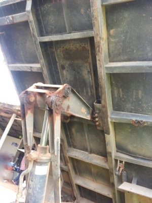 รถฮีโน่ 6 ล้อดั้ม 175 แรงม้า. ปี 53  ( รถวิ่ง 12x,xxx กม. )  สนใจติดต่อ  081 - 6079515