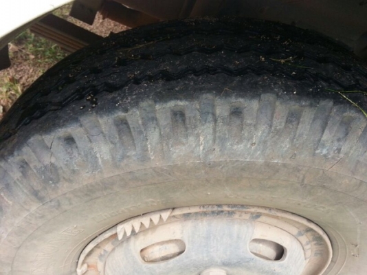 รถฮีโน่ 6 ล้อดั้ม 175 แรงม้า. ปี 53  ( รถวิ่ง 12x,xxx กม. )  สนใจติดต่อ  081 - 6079515