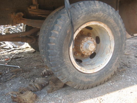 6 ล้อ หัวยาว  6 BD  165 แรง   270,000  บาท