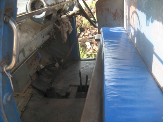 6 ล้อ หัวยาว  6 BD  165 แรง   270,000  บาท