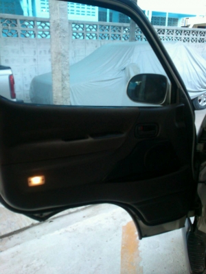 ขาย รถตู้ SuperCustom เครื่องเบนซิล 2500 ตัวTop ปี2004