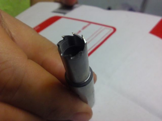 ดอกเจาะพลาสติก-ไม้ - กระดาษ ปลายดอกฟันจะเหมือนกับฟันเลื่อยเล็กๆคมๆ ใว้หมุนตัดไปในชิ้นงานได้  เจาะโคยที่ไม่เสียเนื้องานรู้เจาะสวย ใช้กับส่วานได้ทั่วไป