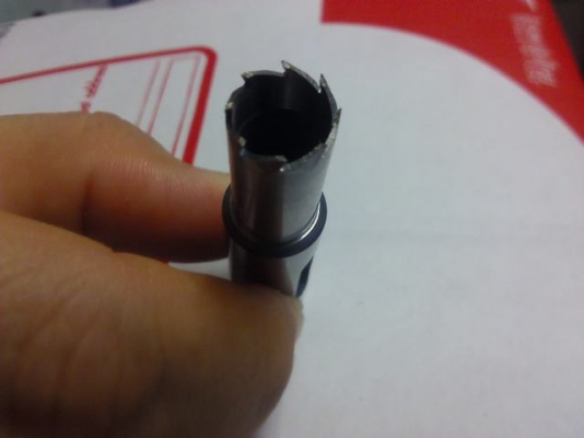 ดอกเจาะพลาสติก-ไม้ - กระดาษ ปลายดอกฟันจะเหมือนกับฟันเลื่อยเล็กๆคมๆ ใว้หมุนตัดไปในชิ้นงานได้  เจาะโคยที่ไม่เสียเนื้องานรู้เจาะสวย ใช้กับส่วานได้ทั่วไป