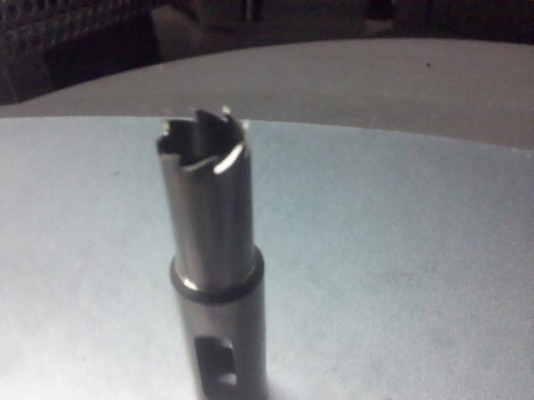 ดอกเจาะพลาสติก-ไม้ - กระดาษ ปลายดอกฟันจะเหมือนกับฟันเลื่อยเล็กๆคมๆ ใว้หมุนตัดไปในชิ้นงานได้  เจาะโคยที่ไม่เสียเนื้องานรู้เจาะสวย ใช้กับส่วานได้ทั่วไป