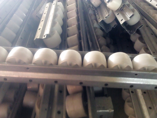 ชุดรางล้อเลื่อน นำไปทำชุดลำเลียงชิ้นงานได้เลย สภาพใหม่มีความยาวหลายแบบขายที่ 100 บาทต่อความยาว 1 ฟุต