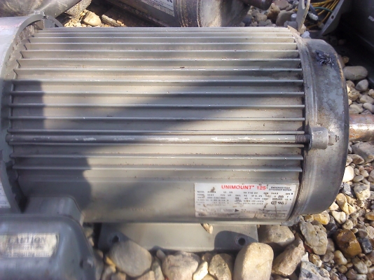 มอเตอร์ 15 แรงม้า รอบสูง 3400 รอบ/นาที ใช้ไฟ 220-380V. 3 เฟส ยี่ห้อ UNIMOUNT  เป็นมอเตอร์ของอเมริกา เหมาะกับงานที่ใช้รอบสูงเช่น ปั็มน้ำ เครื่องต่างๆ