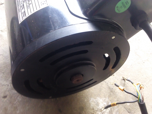 มอเตอร์ 1.5 แรงม้า ใช้ไฟ 220 V. ไฟบ้านได้เลย เป็นของใหม่ติดกับเครื่องจักรมาแล้วถอดเปลี่ยน (มี 8 ตัว)นำไปต่อใช้งานได้เลย แกนเพลาขนาด 19 มม. มีพัดลมระบายความร้อนในตัว สามารถต่อให้หมุน ซ้าย-ขวาได้ มอเตอร์ 1.5 แรงม้า ใช้ไฟ 220 V. ไฟบ้านได้เลย เป็นของใหม่ติดกับเครื่องจักรมาแล้วถอดเปลี่ยน (มี 8 ตัว)นำไปต่อใช้งานได้เลย แกนเพลาขนาด 19 มม. มีพัดลมระบายความร้อนในตัว สามารถต่อให้หมุน ซ้าย-ขวาได้