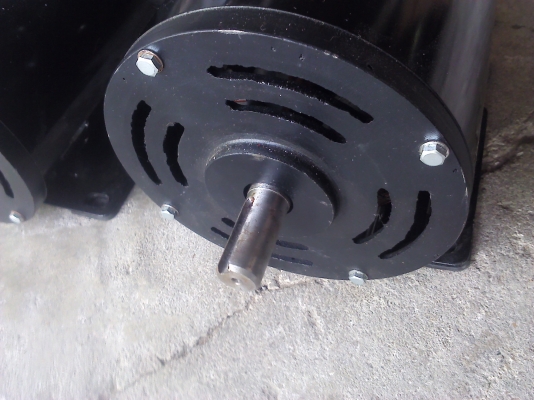 มอเตอร์ 1.5 แรงม้า ใช้ไฟ 220 V. ไฟบ้านได้เลย เป็นของใหม่ติดกับเครื่องจักรมาแล้วถอดเปลี่ยน (มี 8 ตัว)นำไปต่อใช้งานได้เลย แกนเพลาขนาด 19 มม. มีพัดลมระบายความร้อนในตัว สามารถต่อให้หมุน ซ้าย-ขวาได้ มอเตอร์ 1.5 แรงม้า ใช้ไฟ 220 V. ไฟบ้านได้เลย เป็นของใหม่ติดกับเครื่องจักรมาแล้วถอดเปลี่ยน (มี 8 ตัว)นำไปต่อใช้งานได้เลย แกนเพลาขนาด 19 มม. มีพัดลมระบายความร้อนในตัว สามารถต่อให้หมุน ซ้าย-ขวาได้