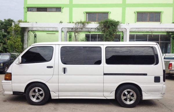 รถตู้สวยๆ หัวจรวด เครื่องดีเซล 2.8 พวงมาลัยพาวเวอร์ 082-381-6797