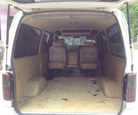 รถตู้สวยๆ หัวจรวด เครื่องดีเซล 2.8 พวงมาลัยพาวเวอร์ 082-381-6797