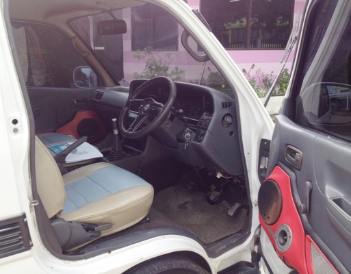 รถตู้สวยๆ หัวจรวด เครื่องดีเซล 2.8 พวงมาลัยพาวเวอร์ 082-381-6797