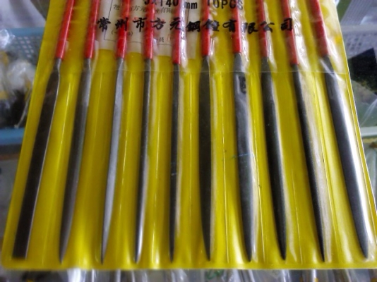 ตะไบเพชร ทั้งชุดมีทั้งตะไบแบน ,กลม ,สามเหลี่ยม,สี่เหลี่ยม ฯ ชุดตะไบเพชรเอาไว้เก็บงานที่แข็งๆมากๆ เก็บงานสุดท้ายได้ดี