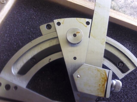 ชุดเครื่องมือเช็ดหรือตรวจสอบมุมปรับตั้งมุมที่วัดตรวจสอบได้ง่ายความแม่นย่ำกว่าตัววัดองศาทั่วไปเยอะปรับตั้งได้อย่างละเอียด พร้อมกล่องบรรจุในกล่องไม้บุด้วย ฟองน้ำอย่างดี