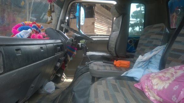 ขายรถสิบล้อเทเลอร์ HINO 3H เครื่องเดิม HO7C 195 แรง เกียร์ HO 2 เพลา มีสโลด์ ทะเบียนพร้อม