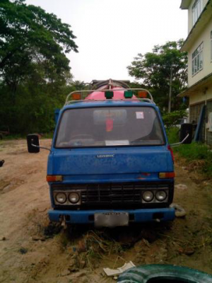 ขายรถหกล้อโม่ปูน TOYOTA DYNA เครื่อง isuzu 88 แรง โม่ใหม่ 2.5 คิว ทะเบียนพร้อมโอน