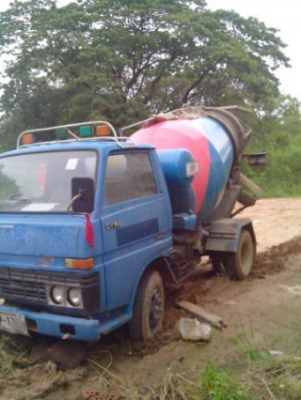 ขายรถหกล้อโม่ปูน TOYOTA DYNA เครื่อง isuzu 88 แรง โม่ใหม่ 2.5 คิว ทะเบียนพร้อมโอน