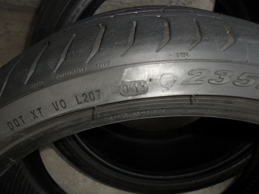 ยาง 235/32ZR19 ปี11 สวยๆ 5 เส้น ราคา 3000 บาท