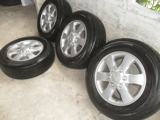 ล้อแม็ก 16นิ้ว 6รู อีซูซุ พร้อมยาง 225/65R16ปี11 สวยๆ 4 ล้อ ราคา 6900 บาท