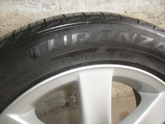 ล้อแม็ก 15นิ้ว 4รู100 พร้อมยาง 195/55R15ปี11 สวยๆ 4 ล้อ ราคา 4300 บาท