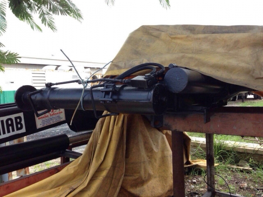 ขายเฮี๊ยบ 6 ตัน พร้อมตัวคีบเหล็ก โทร 0840557743