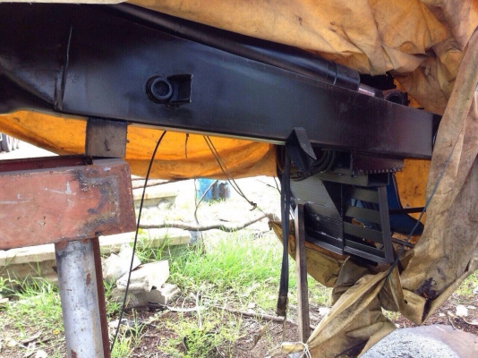 ขายเฮี๊ยบ 6 ตัน พร้อมตัวคีบเหล็ก โทร 0840557743