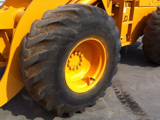 รถตักล้อยาง Komatsu 515-2 จากญี่ปุ่น ขนาดบุ้งกี๋ 1.3Q