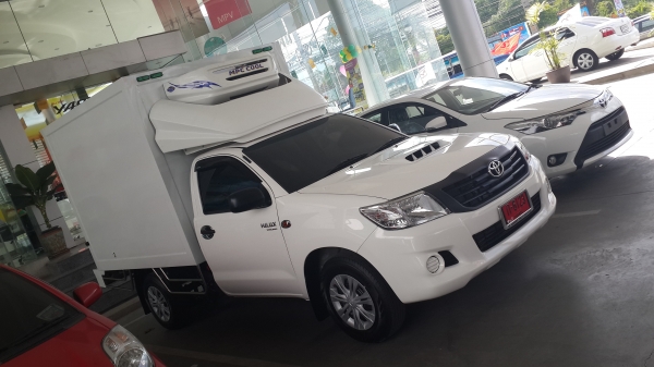 ขายดาวน์รถตู้ห้องเย็น 109,000.-