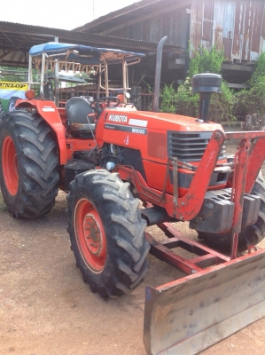 แทรกเตอรคูโบต้า m 9000สภาพสวย พร้อมใช้งานเดิมๆทั้งคัน.เครื่องดีเกียรเฟืองท้ายดี มีผานดันหน้าผานสี่หลัง