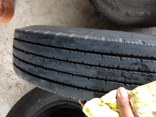 ยาง7.00-16 เรเดียลบริสโตน(ยางนอก+ยางใน+รองคอ ทุกเส้น) ยาง7.00-16 เรเดียลบริสโตน(ยางนอก+ยางใน+รองคอ ทุกเส้น)