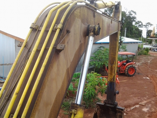 KOMATSU  PC   200, รุ่น  3 เครื่อง  6BG  เทอร์โบ  175แรง   เล่มทะเบียนพร้อมโอน