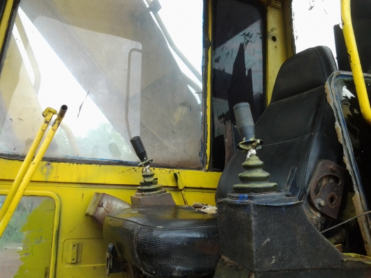 KOMATSU  PC   200, รุ่น  3 เครื่อง  6BG  เทอร์โบ  175แรง   เล่มทะเบียนพร้อมโอน