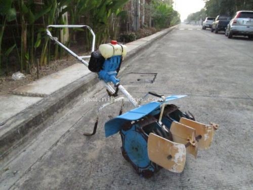 เครื่องกำจัดวัชพืชในร่องข้าว!!! รหัสสินค้า : 14001597  ยี่ห้อ : MARUYAMA รุ่น : MKC303