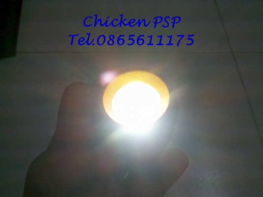 ไฟฉายพลังสูงแบบชาร์จไฟได้ มี 2 ชุด แสงสว่างแรงมาก ๆ ครับ สามารถปรับซูมลำแสงได้ด้วย