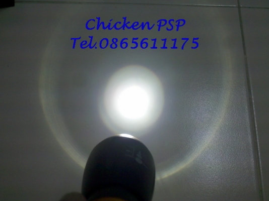 ไฟฉายพลังสูงแบบชาร์จไฟได้ มี 2 ชุด แสงสว่างแรงมาก ๆ ครับ สามารถปรับซูมลำแสงได้ด้วย