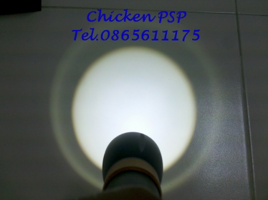 ไฟฉายพลังสูงแบบชาร์จไฟได้ มี 2 ชุด แสงสว่างแรงมาก ๆ ครับ สามารถปรับซูมลำแสงได้ด้วย