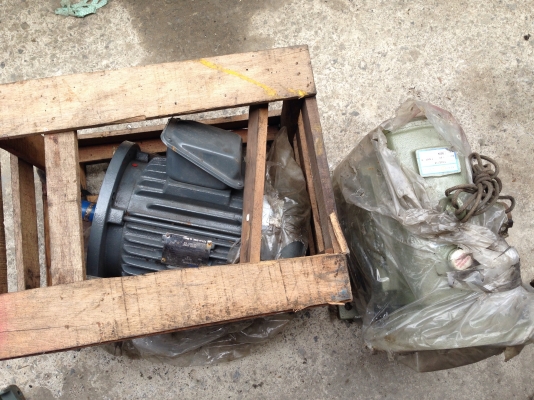 ขายมอเตอร์ Teco 7.5 HP. 380v 1450 RPM. หน้าแปรน พร้อมหัวเกียร์ ทดรอบ 1:60 ของใหม่เก่าเก็บพร้อมใช้งานครับ