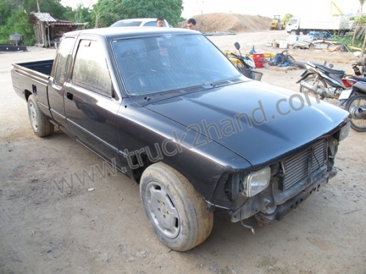 รถกระบะ TOYOTA สีดำ