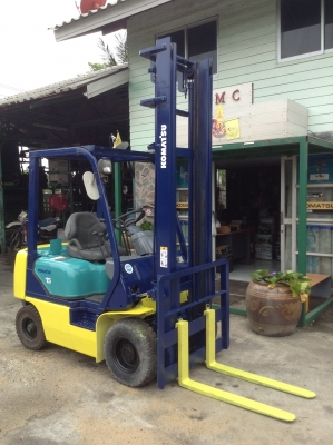 +++ ขายโฟล์คลิฟท์  KOMATSU  FG15-16 (รถนอกนำเข้า  3,500 ชม.)  ขนาด 1.5  ตัน  เครื่องยนต์เบนซิน  เสา 4.5 เมตร  เกียร์ธรรมดา  งา 1,070  มม.  ยางลม  *** สนใจรายละเอียด  ราคา  คุยได้ครับ โทร. 081-659-7598 ***