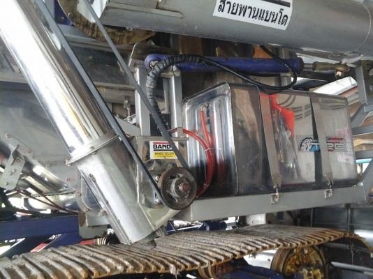 แยกขายรถเกี่ยว1,750,000 บาท รถย้าย 600,000 บาท