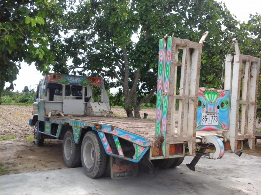 แยกขายรถเกี่ยว1,750,000 บาท รถย้าย 600,000 บาท