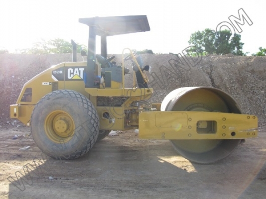รถบดถนน CATERPILLAR รถบดถนน CATERPILLAR