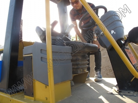 รถบดถนน CATERPILLAR รถบดถนน CATERPILLAR