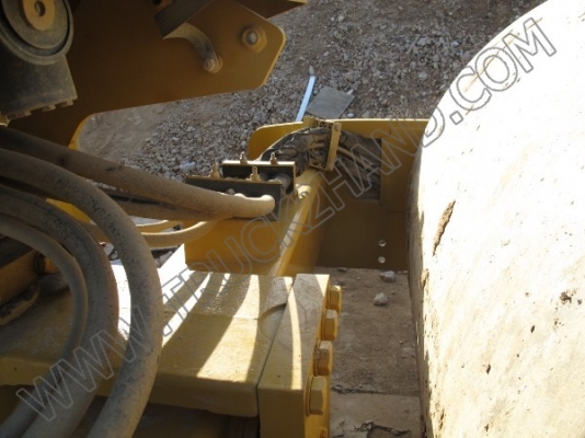 รถบดถนน CATERPILLAR รถบดถนน CATERPILLAR